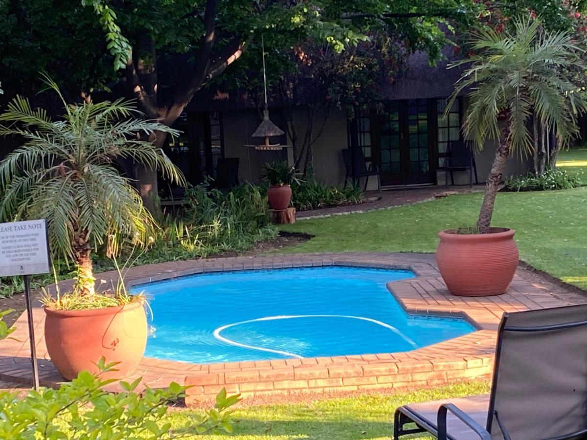 Safari Club Guest Lodge Or Tambo International Airport Kempton Park Exterior foto