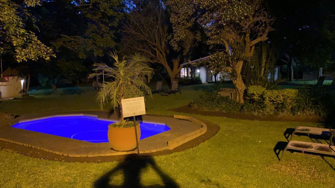 Safari Club Guest Lodge Or Tambo International Airport Kempton Park Exterior foto