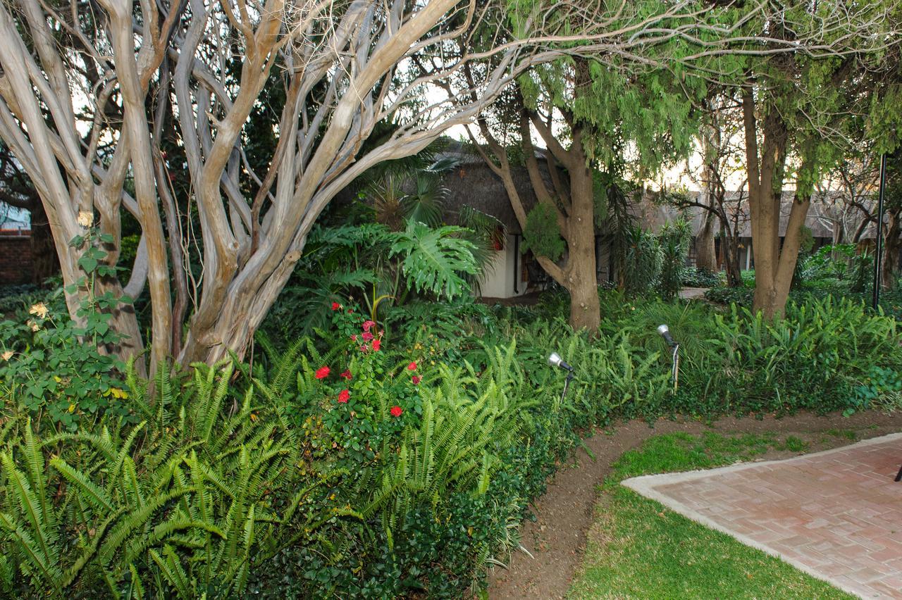 Safari Club Guest Lodge Or Tambo International Airport Kempton Park Exterior foto